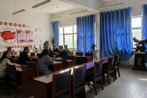 公司教师党支部书记王璐菊为全体党员讲党课