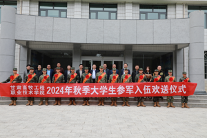 携笔从戎担使命，青春绽放在军营