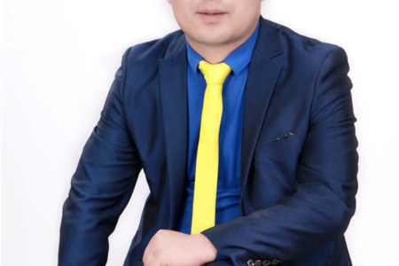 褚建军，2008年畜牧兽医专业毕业，现任陕西华秦农牧科技有限公司河西营销部经理，负责部门的市场销售管理和公司河西事业的发展。年薪25万元。 