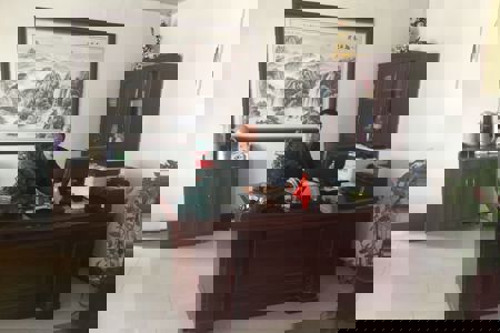  高开拓，2008年畜牧兽医专业毕业，2008—2009年任甘肃博峰肥牛开发有限公司兽医技术员，2009—2011年任甘肃博峰肥牛开发有限公司牛场场长，2012年成立高台县德昌肉羊育肥有限公司。公司投资165万元，年出栏育肥肉羊8000只，年收入50多万元。