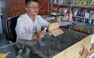 黄永学，2008年畜牧兽医专业毕业，毕业后在和临夏政县创办旭红动物医院，从事兽药、饲料销售、动物预防保健、兽医诊疗与养殖技术推广等工作，在当地有很高的知名度。目前，年收入50万以上。